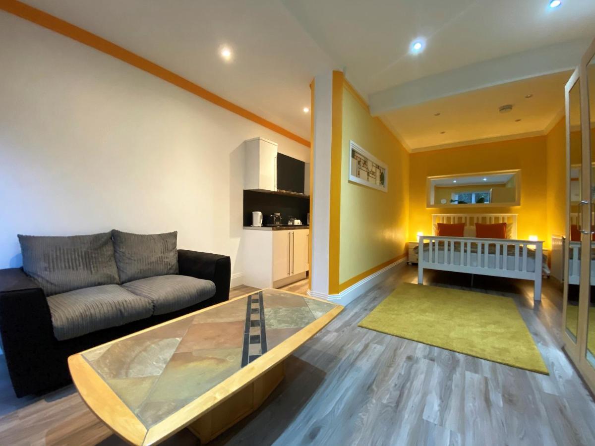 Harlestone Retreat (Adults Only) Hotell Northampton Exteriör bild